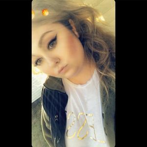 Meet your Posher, Kayla